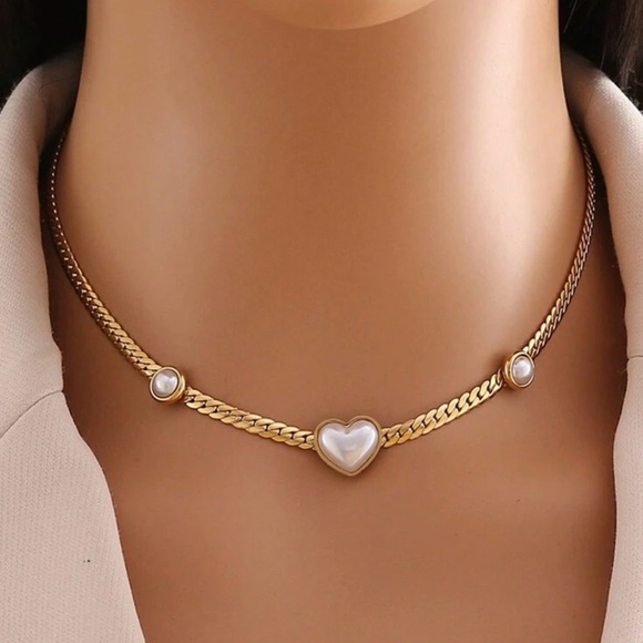 18k Gold Plated Stainless Steel White Heart Pendant Necklace - Picture 2 of 6